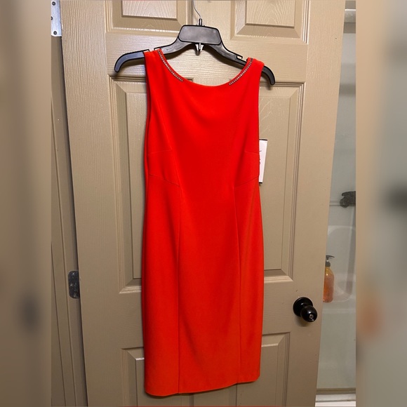 Red dress - Picture 2 of 2